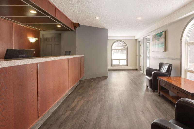 هتل Travelodge By Wyndham Edmonton Airport