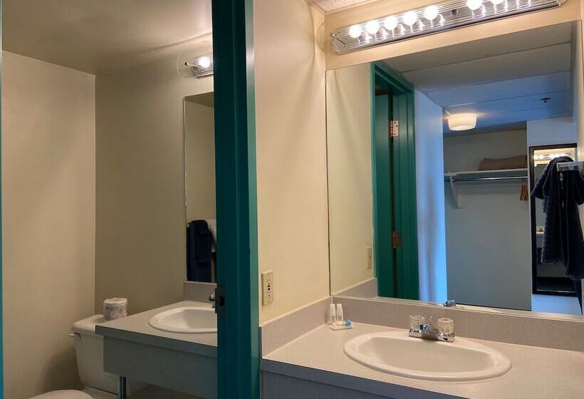 בית מלון כפרי Westwind Motor Inn