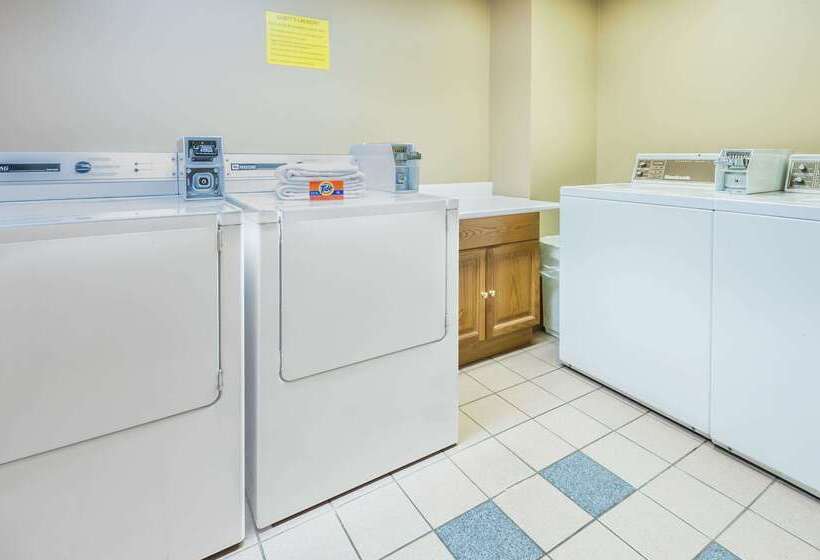 فندق على الطريق Super 8 By Wyndham Calgary/airport