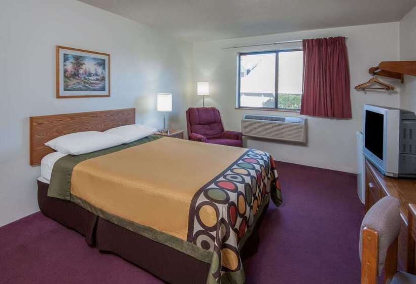 فندق على الطريق Super 8 By Wyndham Salmon Arm