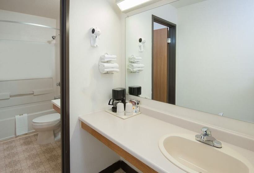 فندق على الطريق Super 8 By Wyndham Salmon Arm
