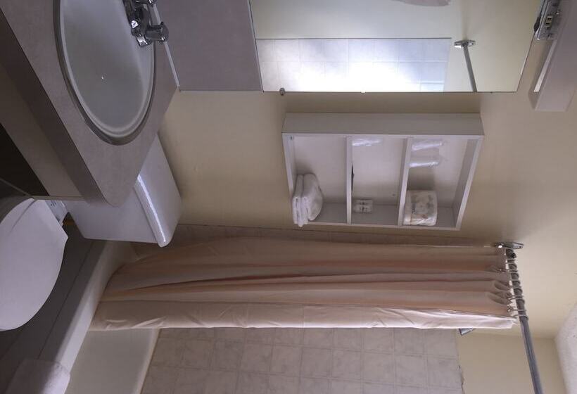 Tyee Village Motel