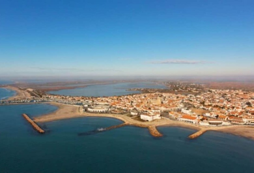 Отель Les Bains Gardians