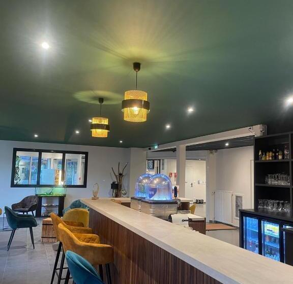 בית מלון כפרי Kyriad Saint Fargeau Ponthierry  Apollonia