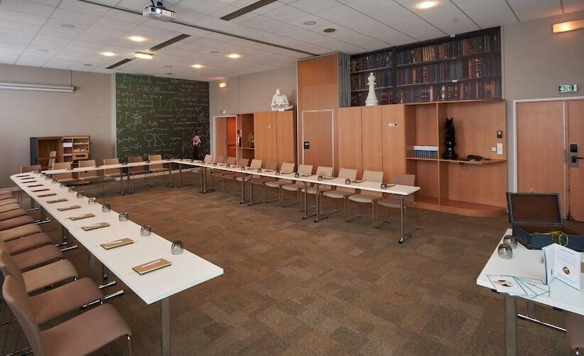 هتل Best Western Plus Paris Saclay