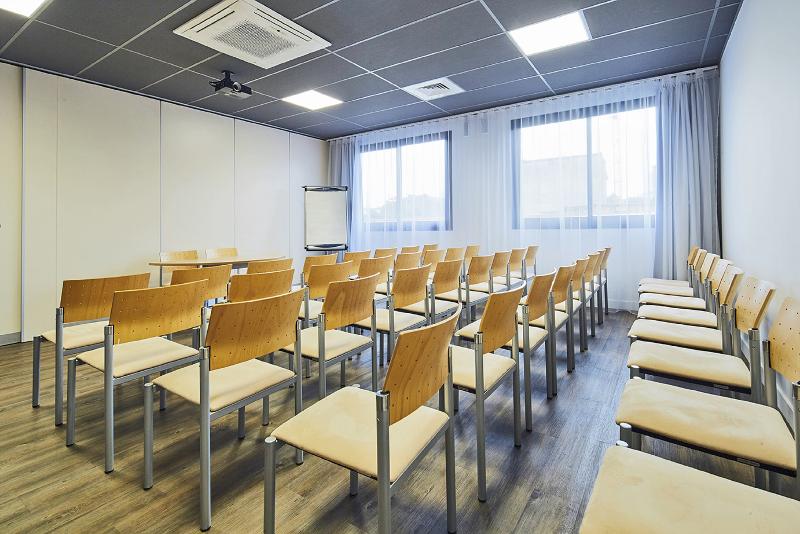 ホテル Kyriad Paris Ouest   Bezons La Défense