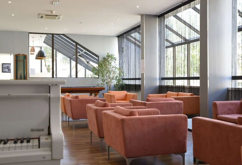 هتل Atrium Arles Centre