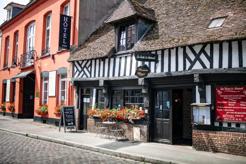 호텔 Logis Hôtel & Restaurant   Les Hauts De Montreuil