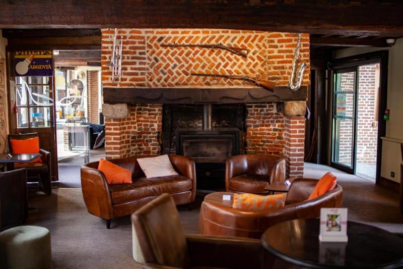 호텔 Logis Hôtel & Restaurant   Les Hauts De Montreuil