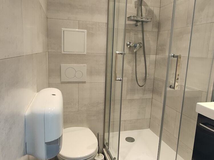 ホテル Modern Est