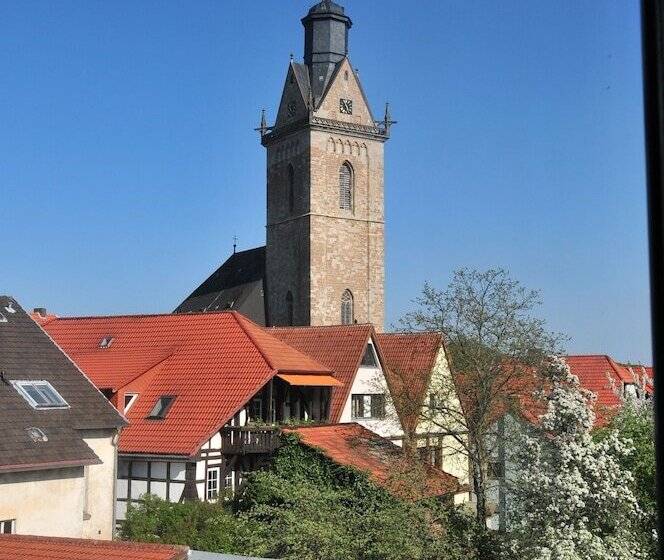 Отель Goldflair Am Rathaus