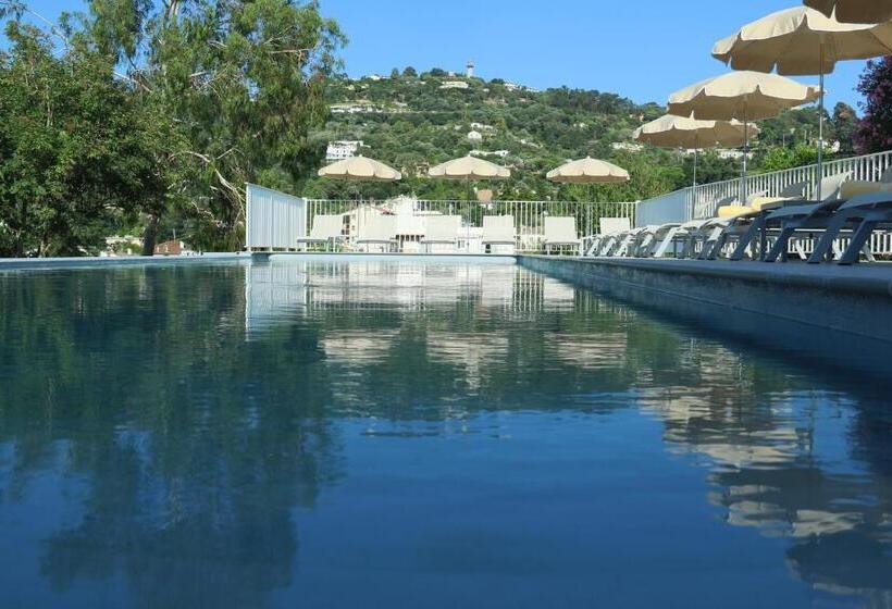 호텔 La Bastide De L'oliveraie