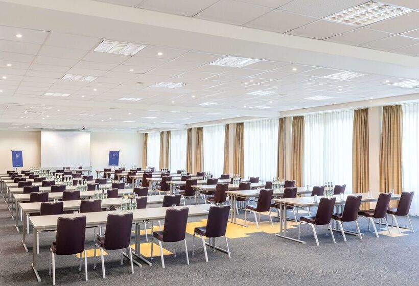 هتل NH Leipzig Messe