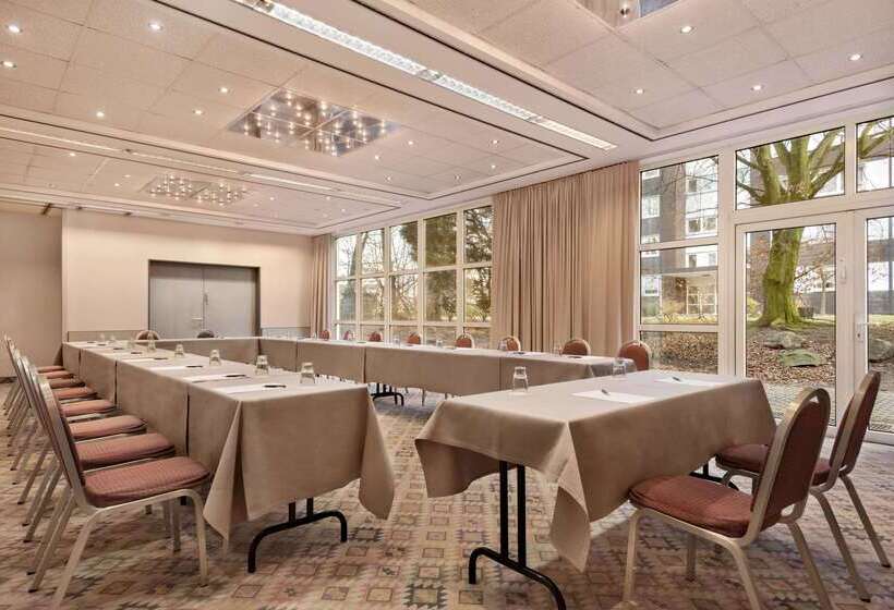 فندق Ramada By Wyndham Bottrop City