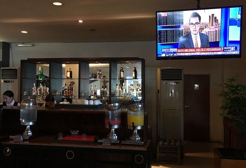 هتل Aryaduta Manado