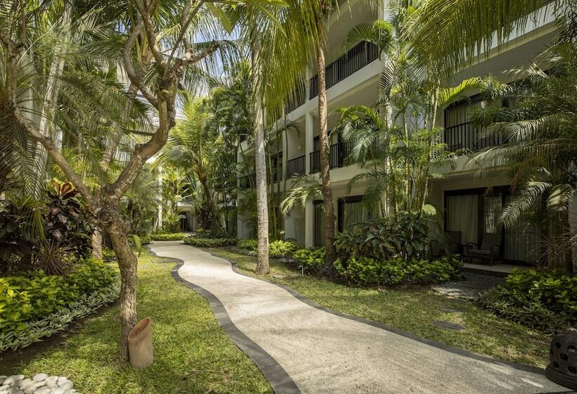 فندق Away Bali Legian Camakila Resort