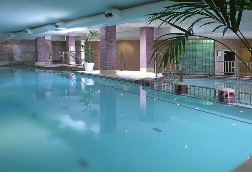 בית מלון כפרי Camden Court