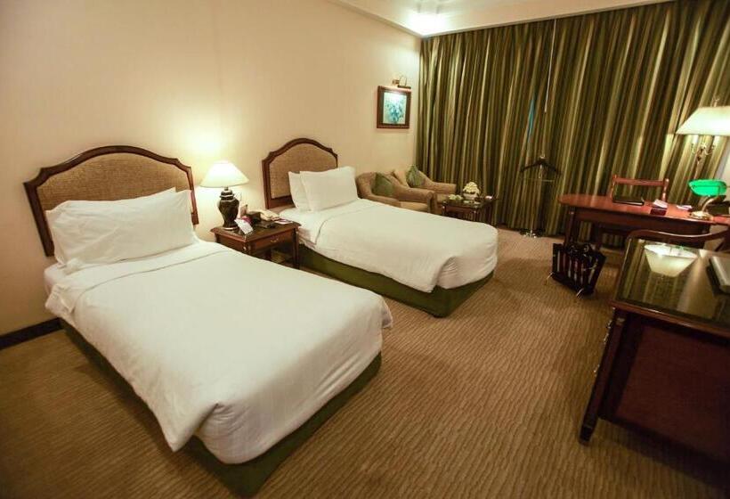 هتل Crowne Plaza Chennai Adyar Park