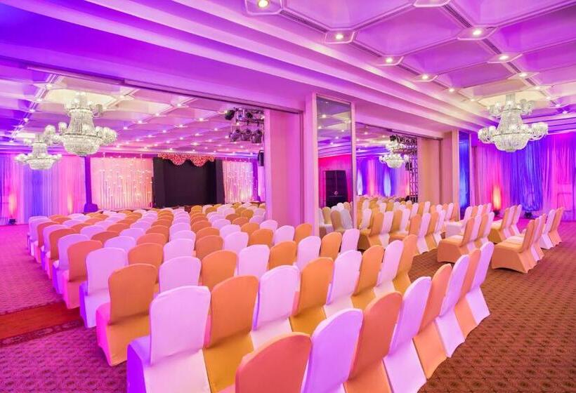 هتل Crowne Plaza Chennai Adyar Park