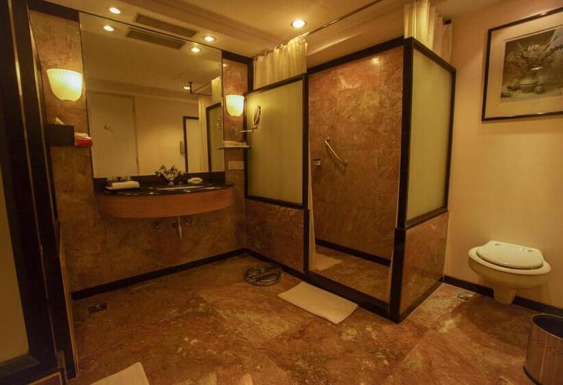 هتل Crowne Plaza Chennai Adyar Park