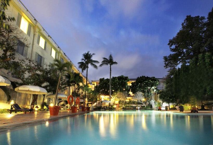 هتل New Saphir Yogyakarta