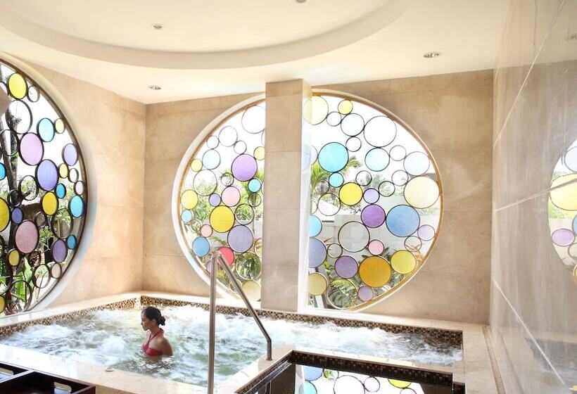 هتل The Seminyak Beach Resort & Spa