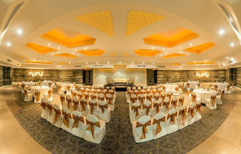 هتل Howard Plaza The Fern, Agra