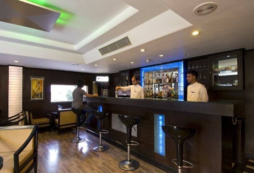 هتل Howard Plaza The Fern, Agra