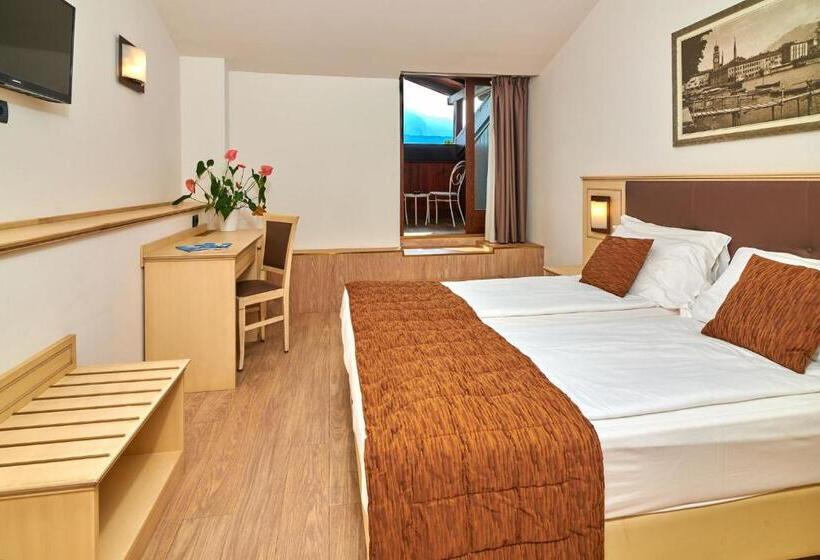 هتل Europa  Skypool & Panorama