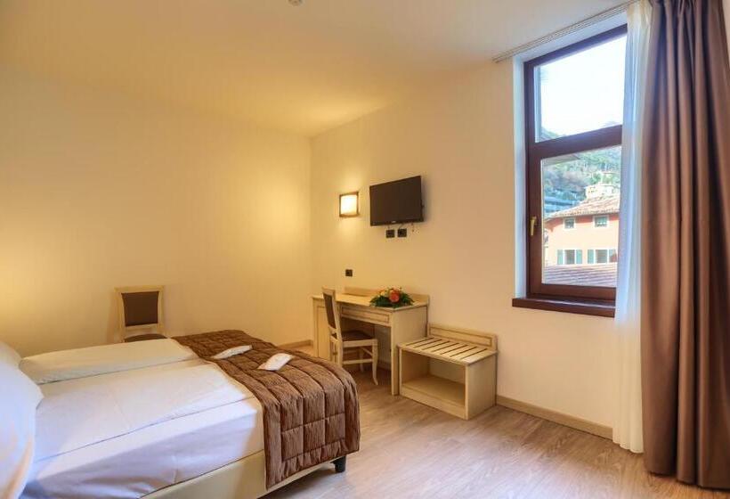 هتل Europa  Skypool & Panorama