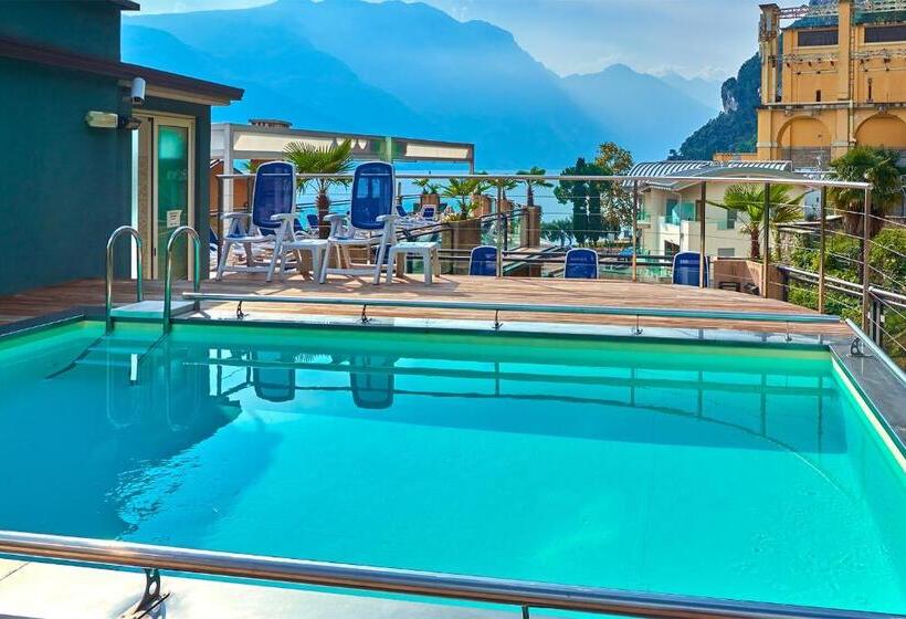 هتل Europa  Skypool & Panorama