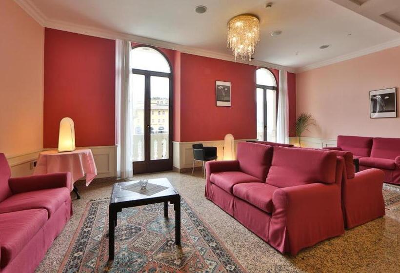 هتل Europa  Skypool & Panorama