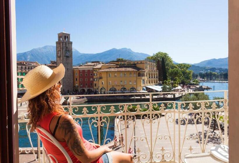 هتل Europa  Skypool & Panorama