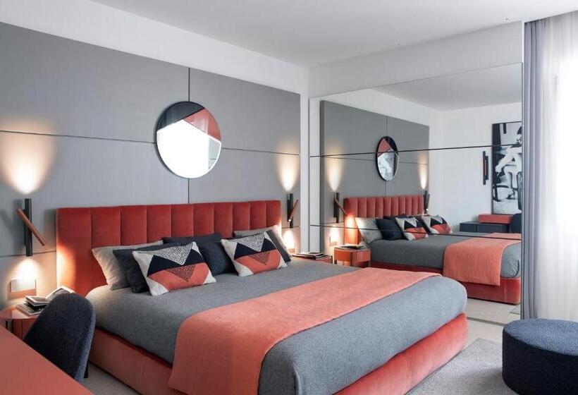 ホテル Plaza E De Russie  Relais & Chateaux
