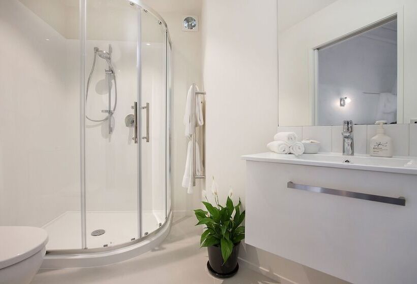 هتل Warblers Retreat