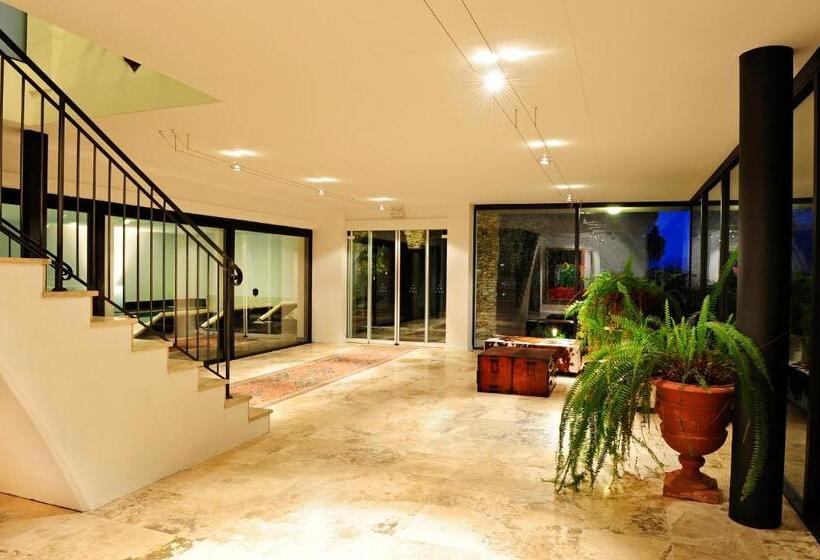 هتل Villa Tivoli