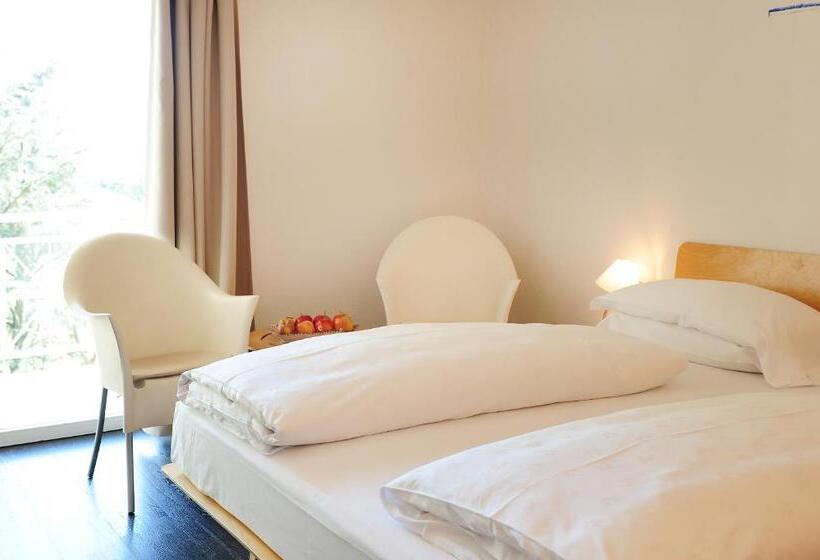 هتل Villa Tivoli