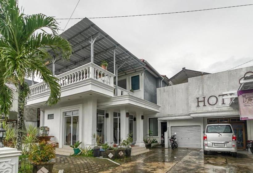 بنسيون Reddoorz Near Pantai Tanjung Pendam