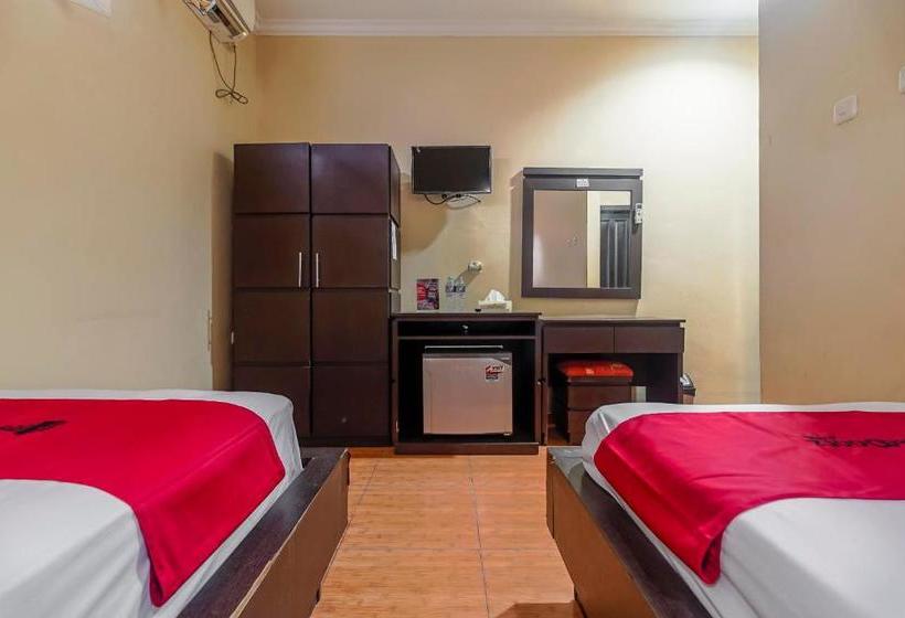 بنسيون Reddoorz Near Pantai Tanjung Pendam