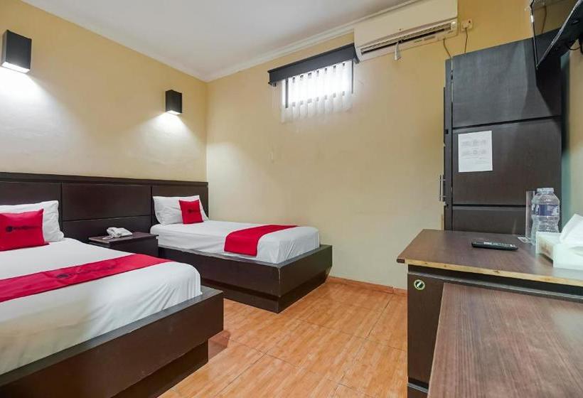 بنسيون Reddoorz Near Pantai Tanjung Pendam