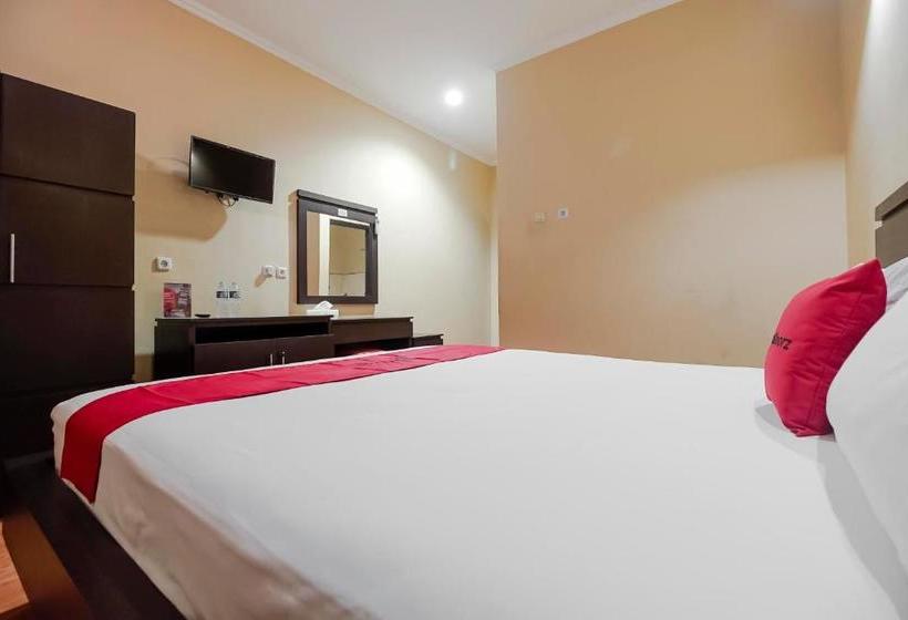 بنسيون Reddoorz Near Pantai Tanjung Pendam