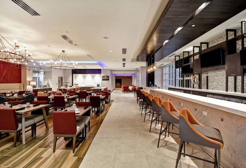 هتل Hilton Garden Inn Lansing West