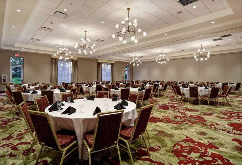 هتل Hilton Garden Inn Lansing West