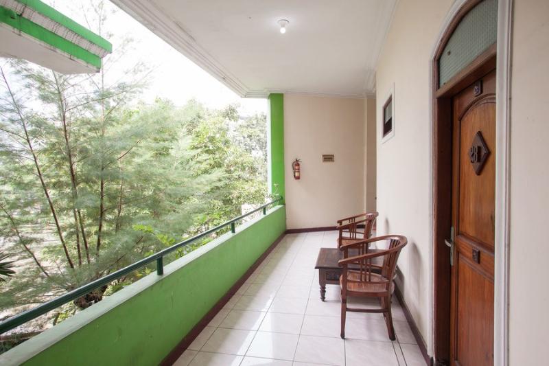 پانسیون Reddoorz @ Genteng Surabaya 2