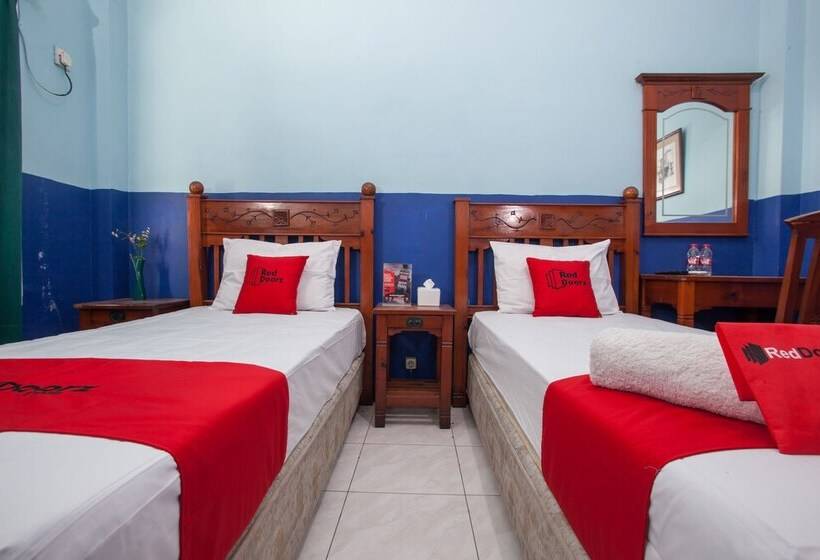 پانسیون Reddoorz @ Genteng Surabaya 2