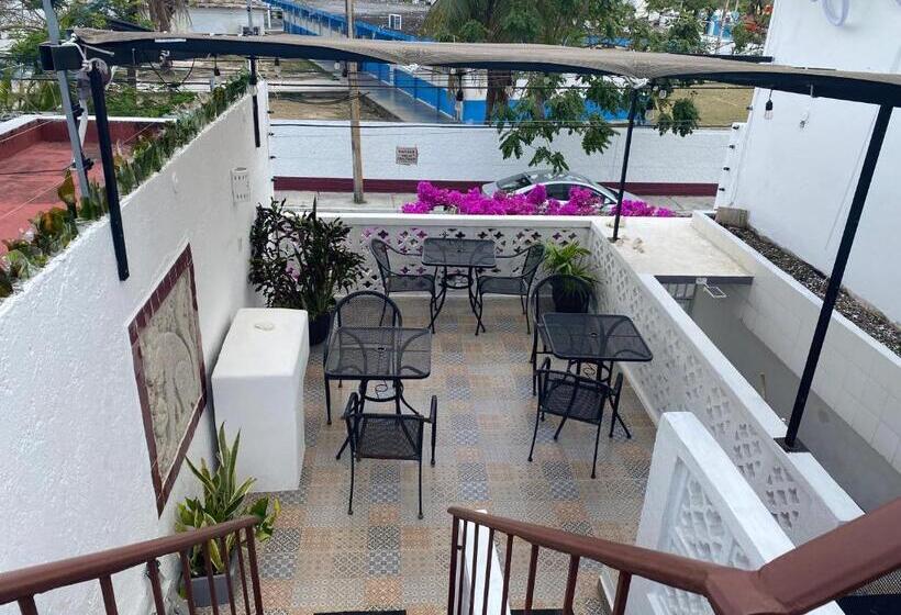 تختخواب و صبحانه Caribo Cozumel
