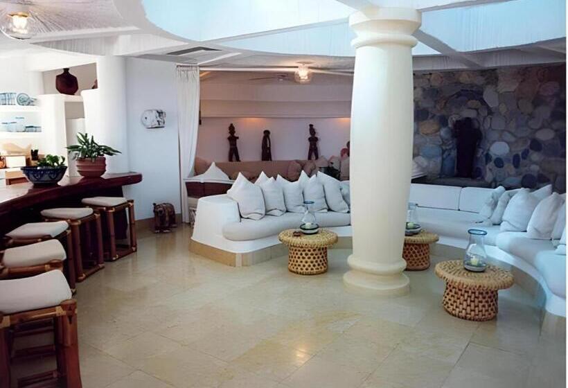 هتل Club Cascadas De Baja