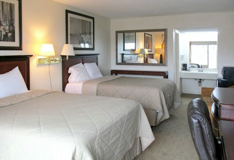 فندق على الطريق American Inn And Suites
