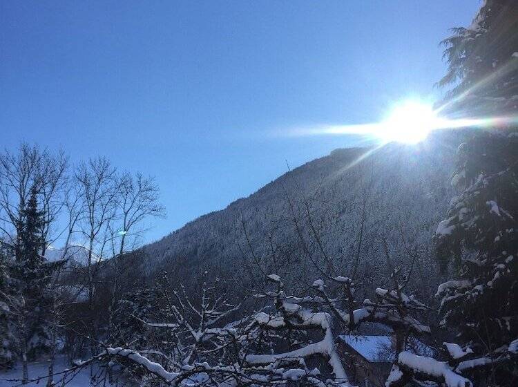 تختخواب و صبحانه Chalet Tioli