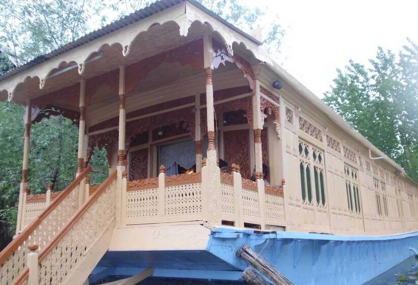 בית מלון כפרי New Bul Bul Group Of Houseboats